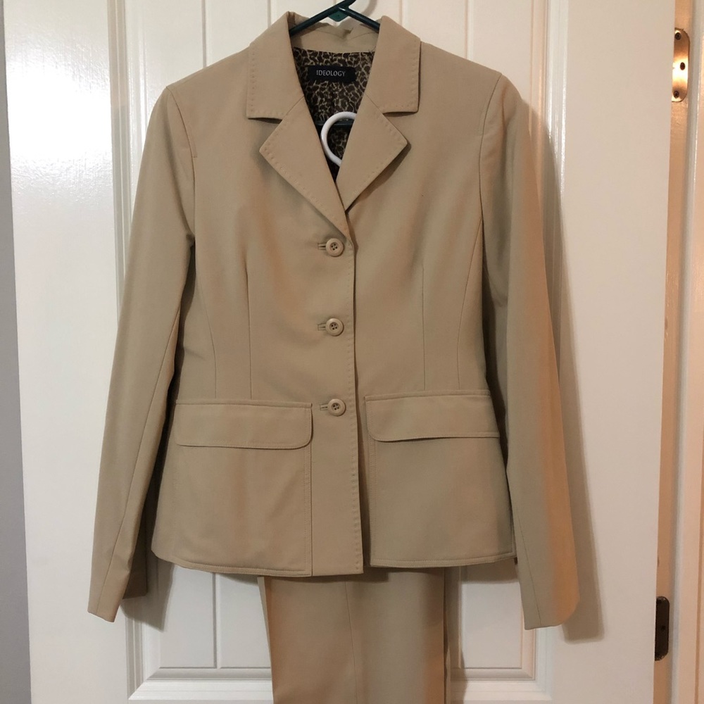 Pant suit